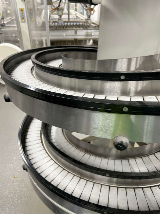 All-purpose spiral conveyor for medium to large products